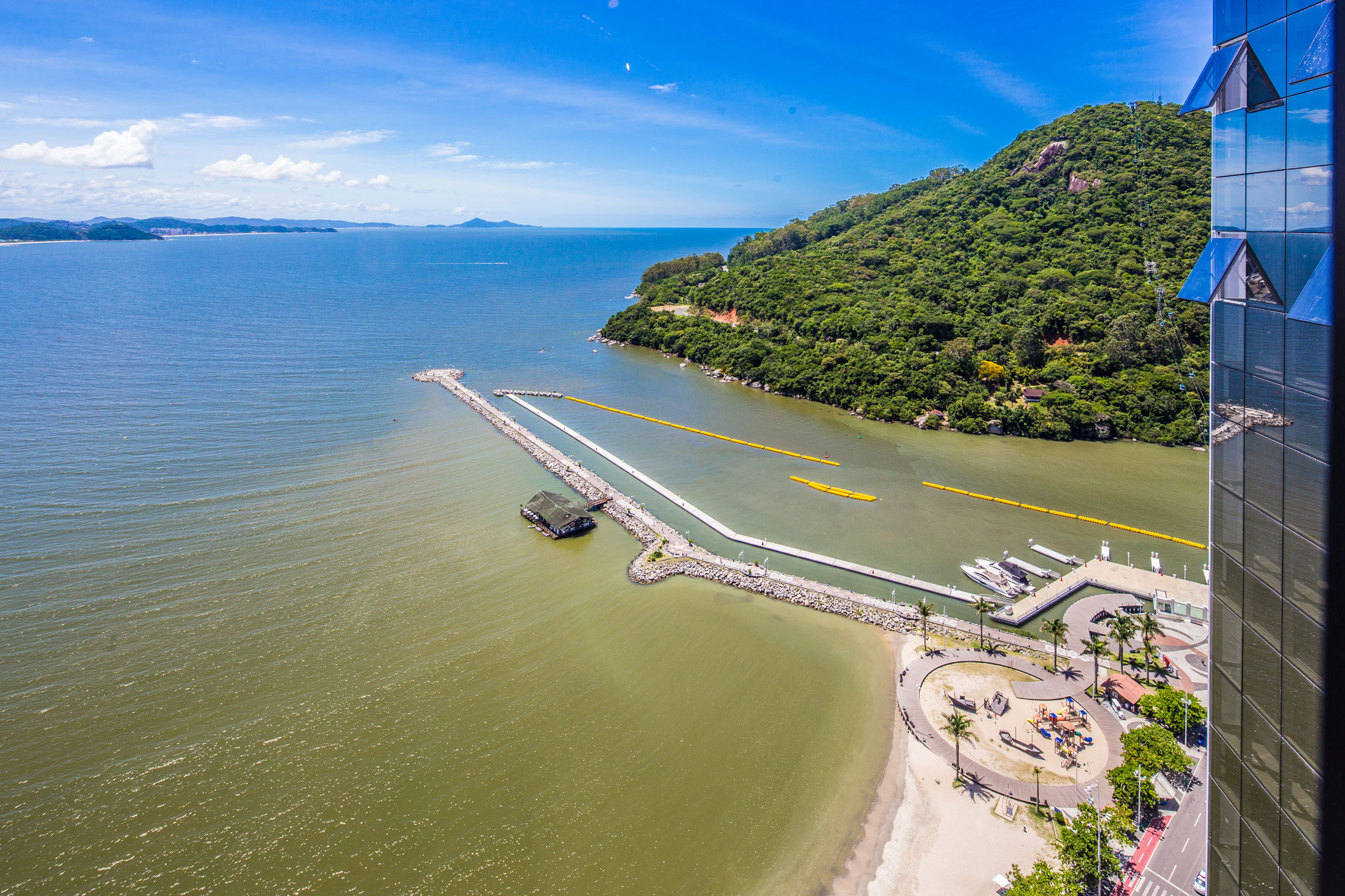 Ibiza Towers – Empreendimento 100% pronto frente mar na Barra Sul com 4 suítes e lazer de resort