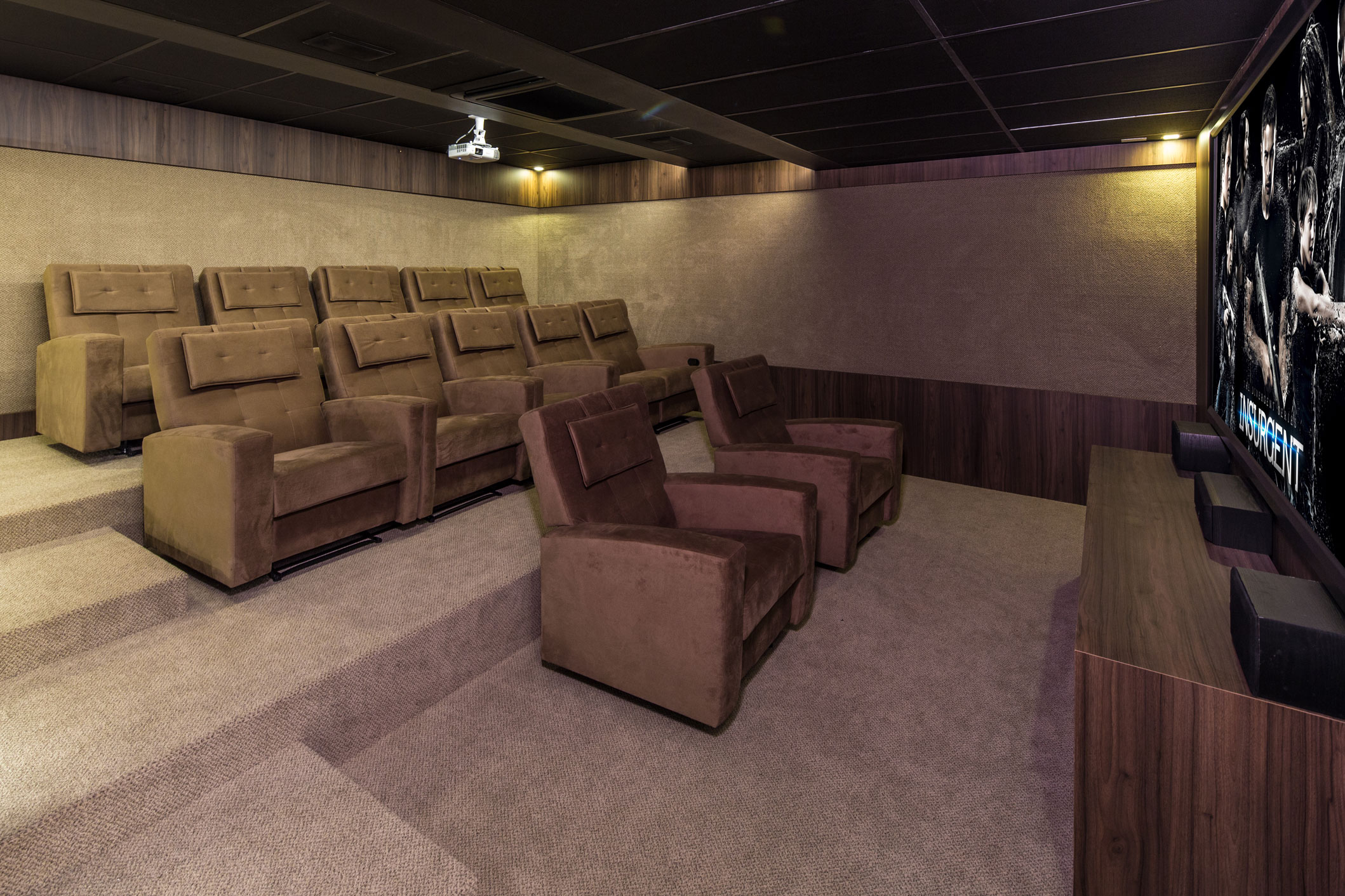 Ibiza Towers – Empreendimento 100% pronto frente mar na Barra Sul com 4 suítes e lazer de resort