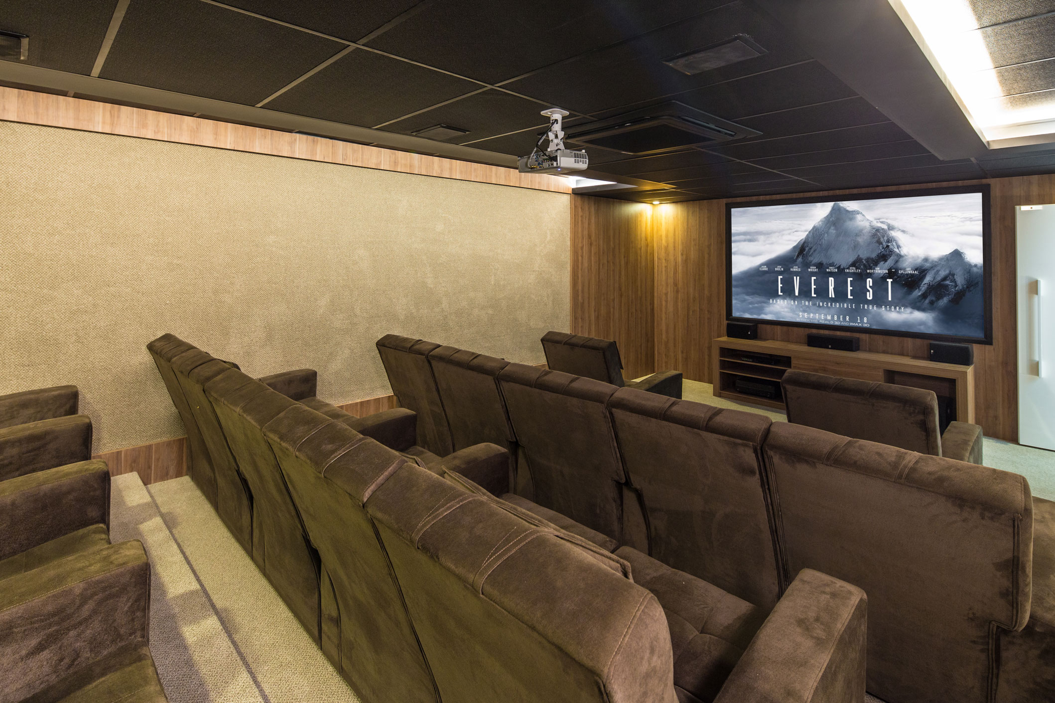 Ibiza Towers – Empreendimento 100% pronto frente mar na Barra Sul com 4 suítes e lazer de resort