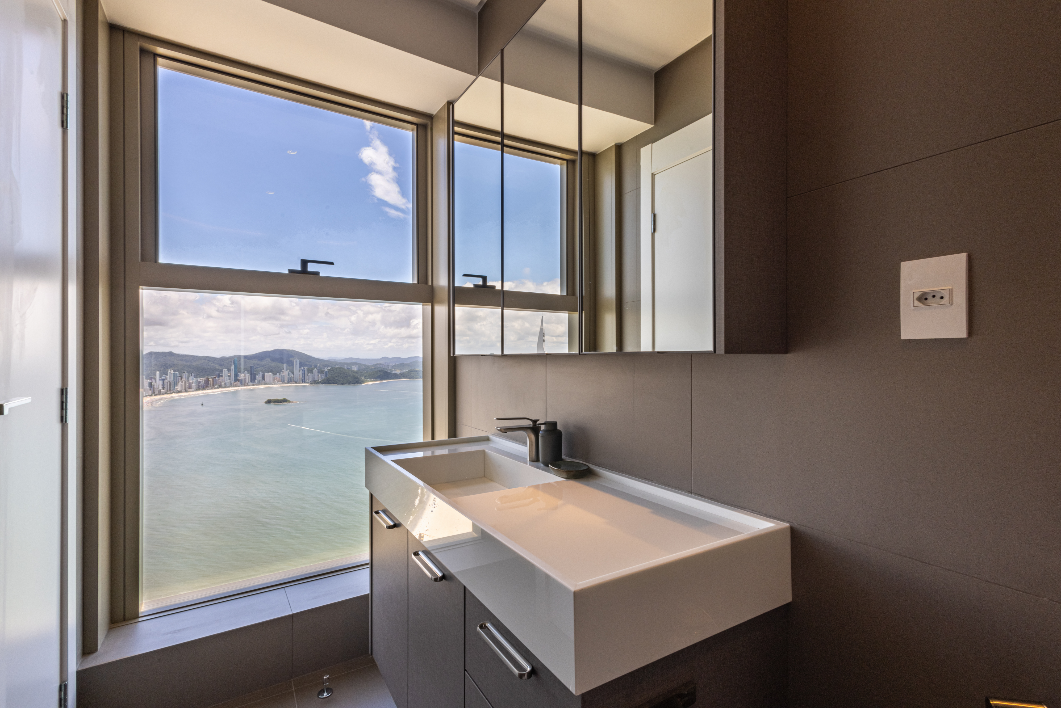 Yachthouse By pininfarina andar alto nas torres mais altas da america latina - Balneário Camboriú